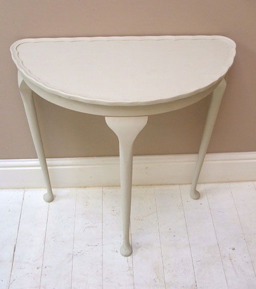 A1610 Half Moon Table